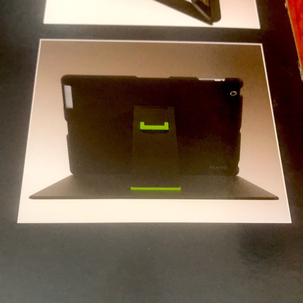 Leitz iPad/ iPad 2 Cover with Stand (Black) New Never Opened. Original Box